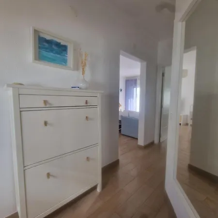 Modern - Avenida Mar 1 *